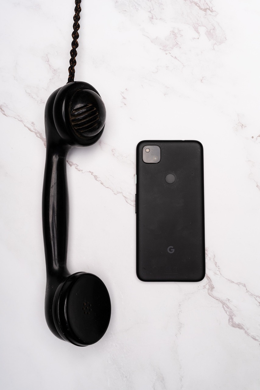 smartphone, mobile phone, cellphone, phone, vintage phone, retro, communication, contact, conversation, technology, old-fashioned